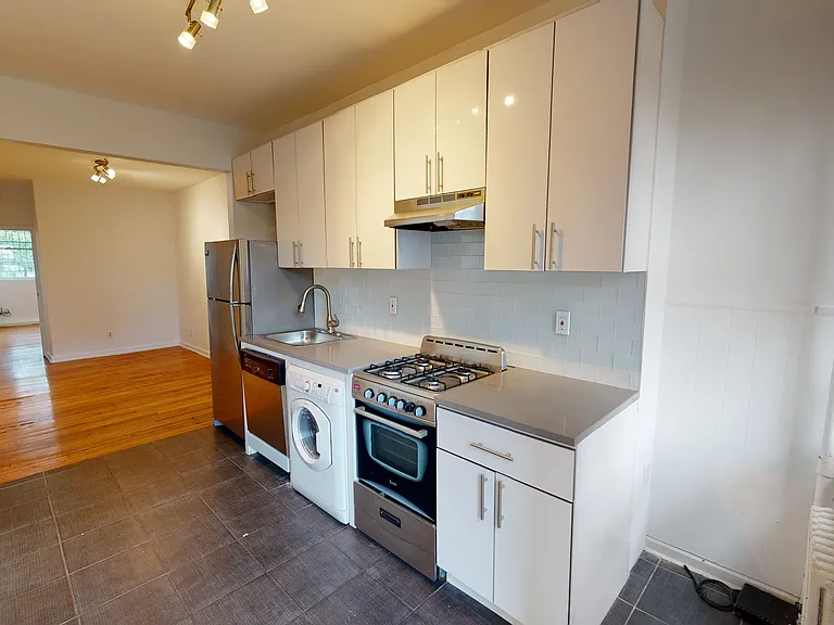 792 Metropolitan Ave #1L — Photo 4