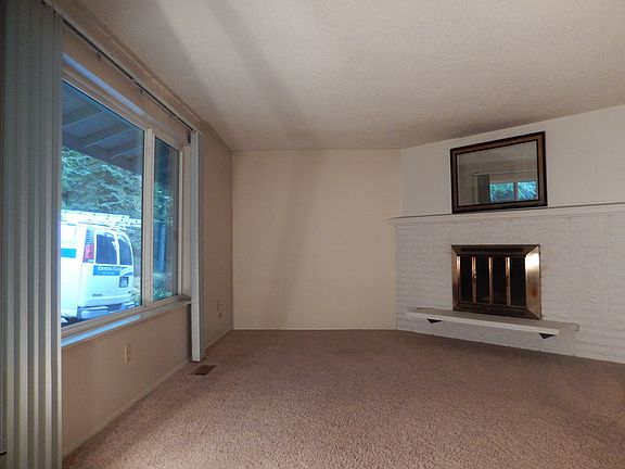 4th image of 2146 Lakemoor Dr SW
