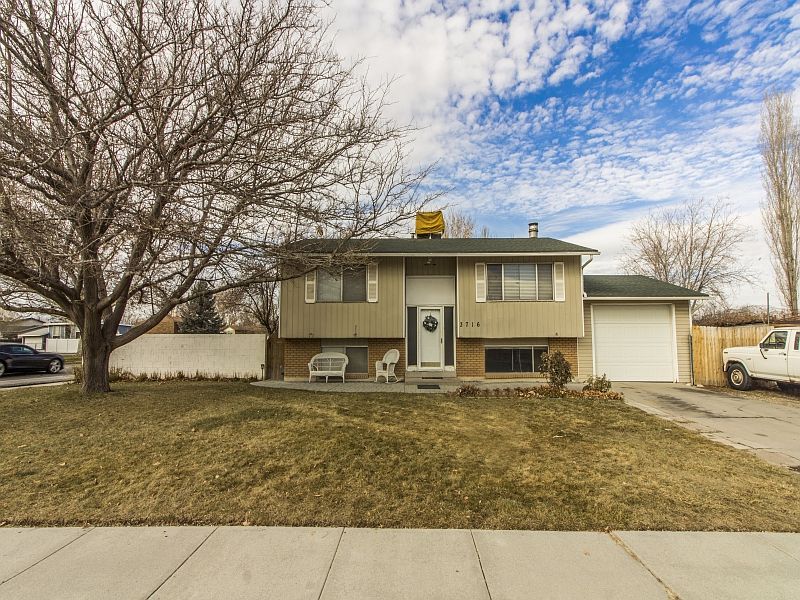1st image of 3716 W Oskaloosa Dr