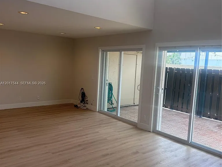 6532 NW 170th Ter — Photo 9