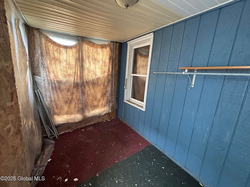 4th image of 207 Fon Clair Street