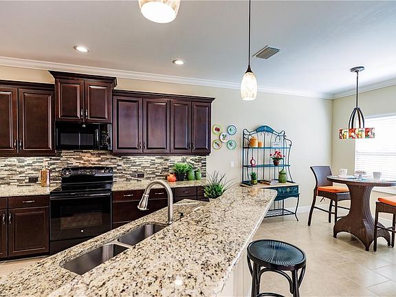 3rd image of 14571 Grapevine Dr