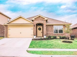 656 River Rock Dr, Azle, TX 76020