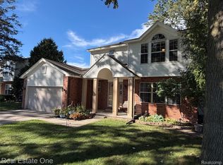 29178 Roycroft St, Livonia, MI 48154