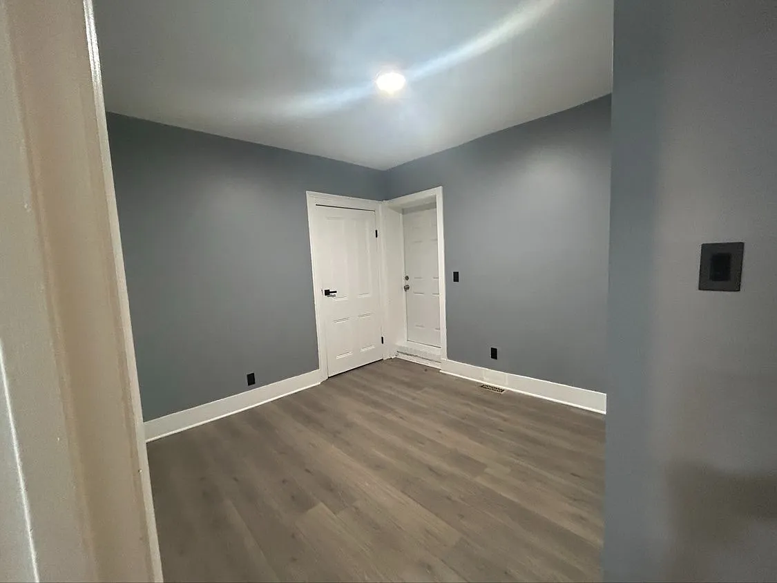 17 E Centre St — Photo 4