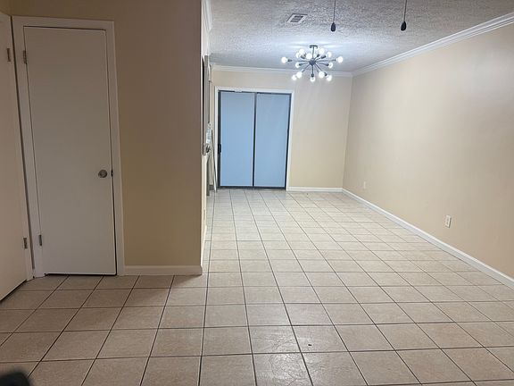 3rd image of 3900 Venetian Cir