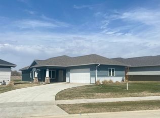 4506 Tallgrass Cir, Spirit Lake, IA 51360