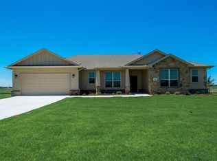 208 Crest Ln, Decatur, TX 76234