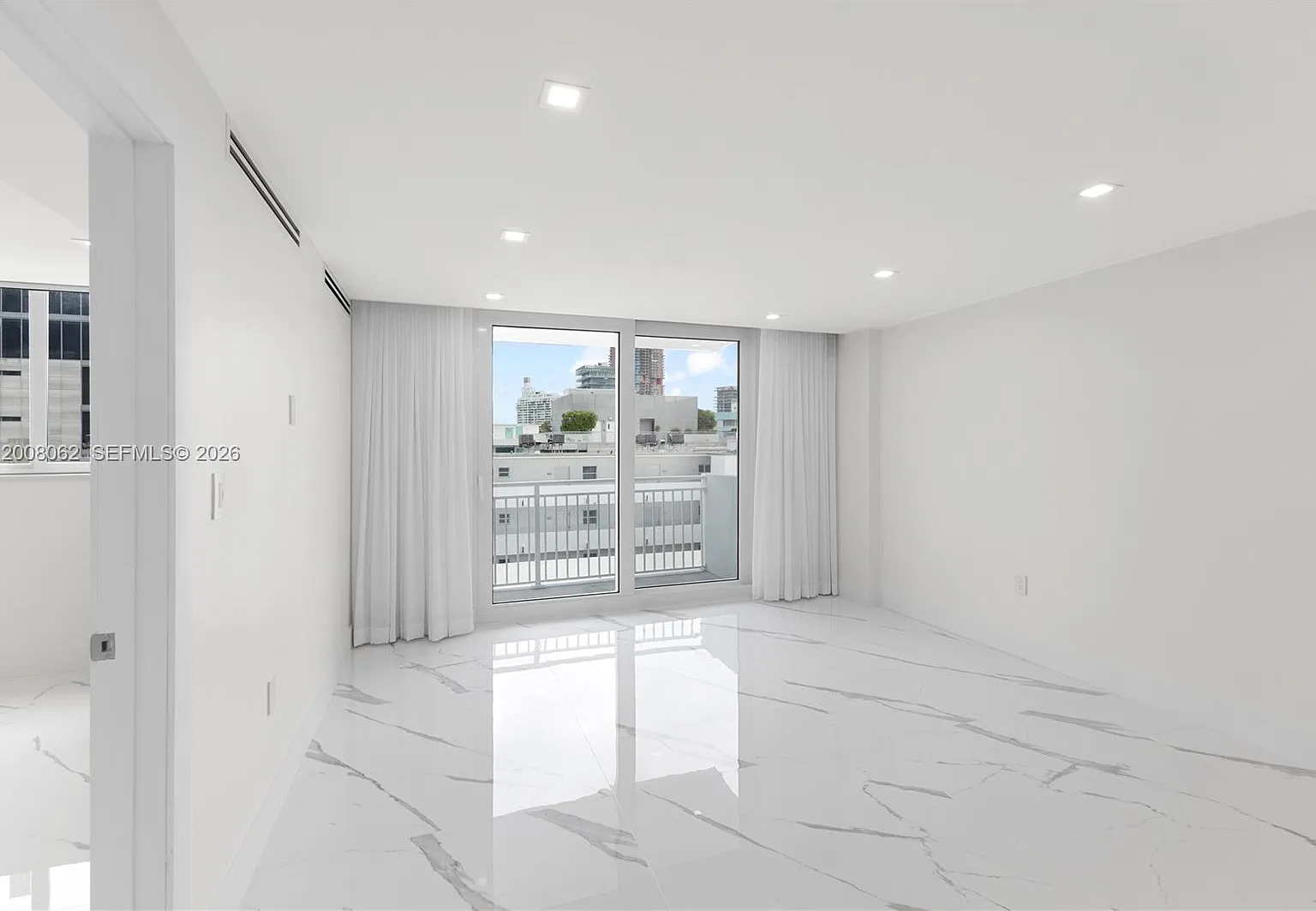 Ocean Point Condo — Photo 4