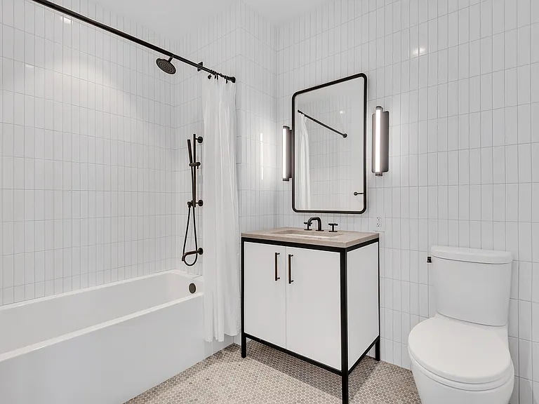 29 Huron St #4HW — Photo 8