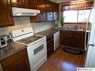 4th image of 2864 Oakcrest Dr NW