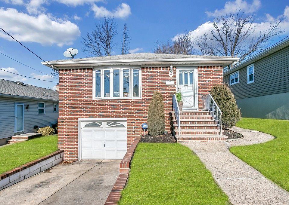 1st image of 104 Lincoln Ave