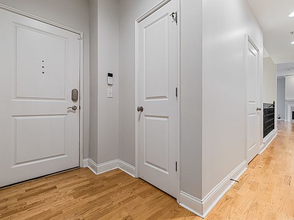 4th image of 450 E Ohio St APT 202