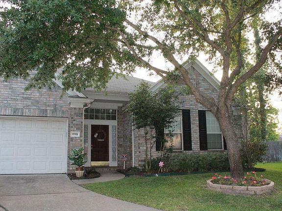 Another view of the front of this well maintained home located on a quiet, kid friendly culdesac lot