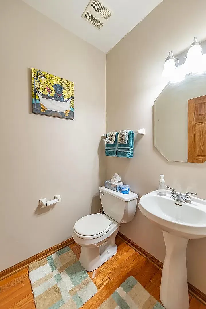3 bed, 2.5 bath, 1716 sqft, $3,000 — Photo 2