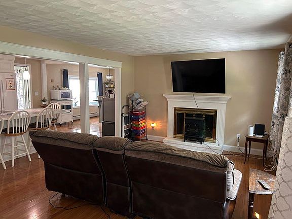 3rd image of 23 Hemlock Avenue