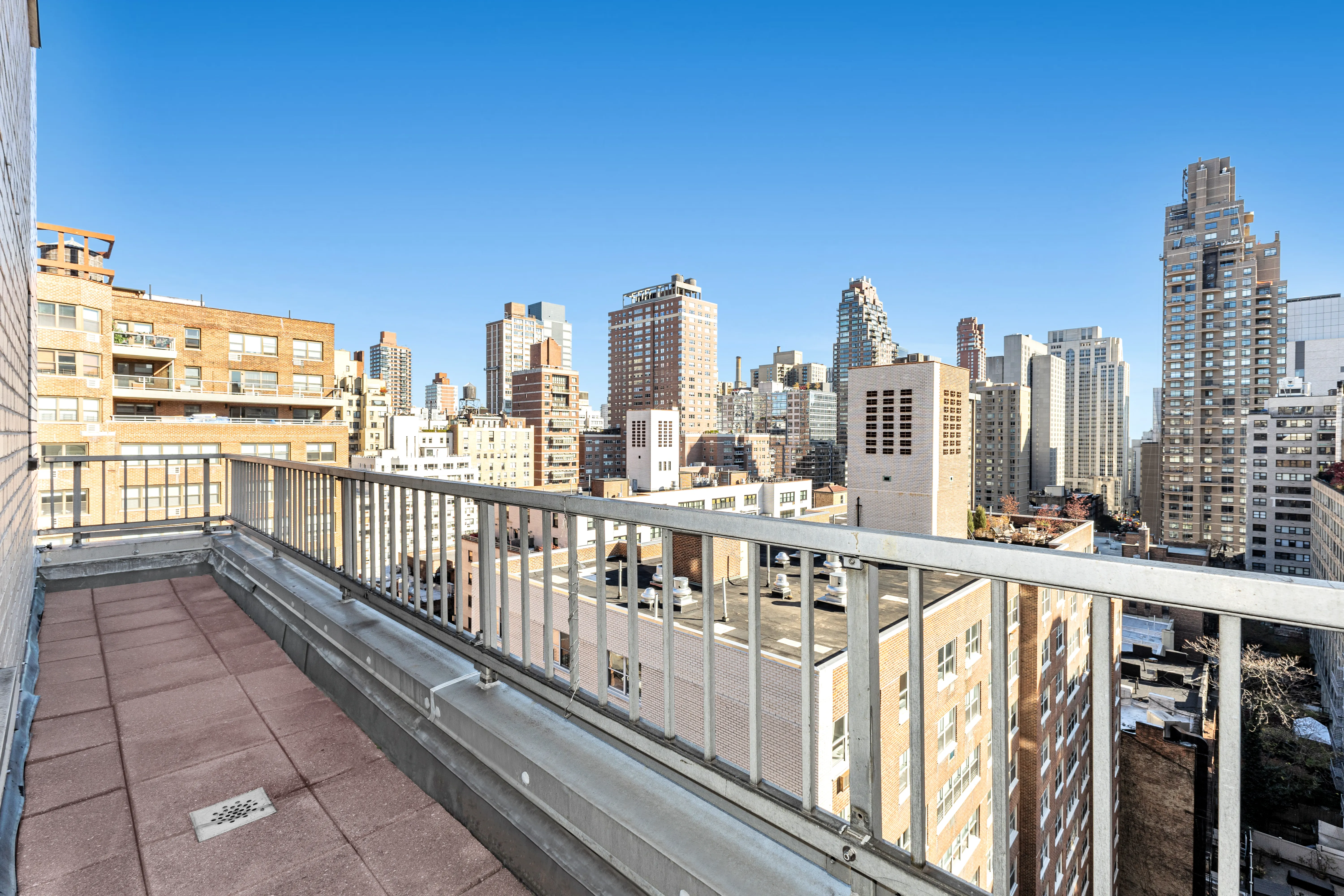 The Mayfair at 301 East 69th Street in Lenox Hill : Sales