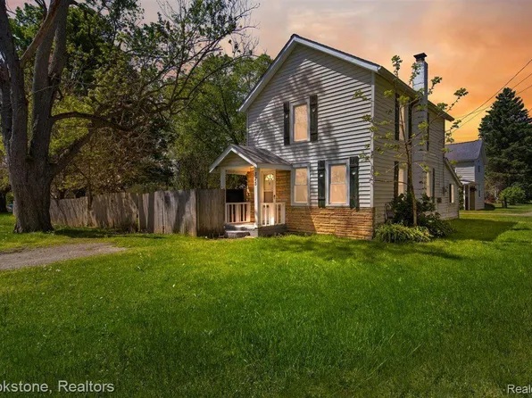 325 N Ann St, Byron, MI 48418