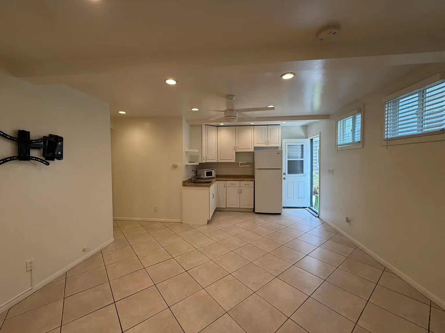 1 bed, $2,300 — Photo 4
