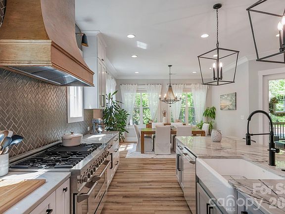 4th image of 365 Stone Cliff Ln