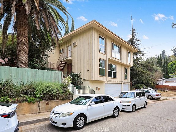 4th image of 2575 Riverside Ter