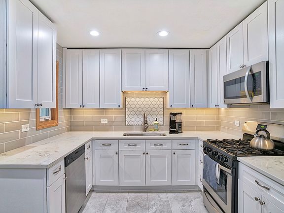 5th image of 8303 Christiana Ave #2E