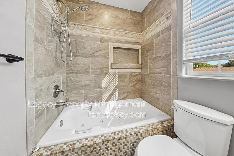 4 bed, 3.0 bath, 2514 sqft, $3,195 — Photo 3