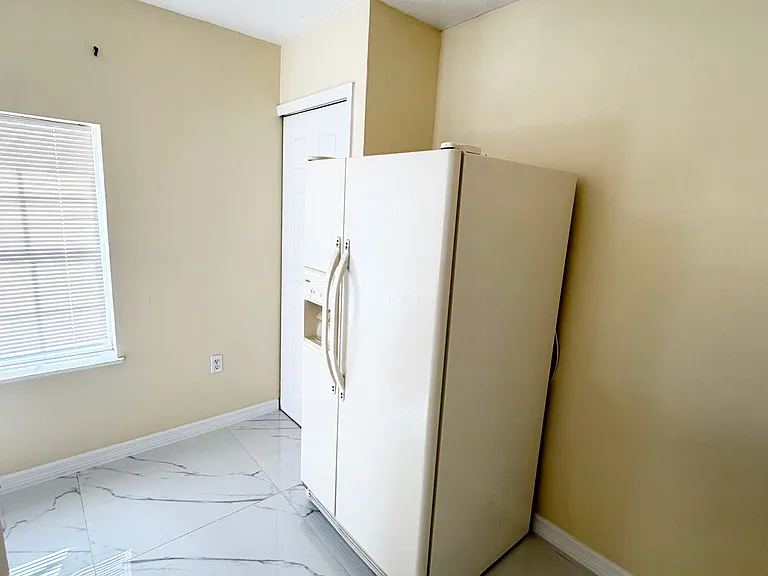 107 Teakwood Dr — Photo 2