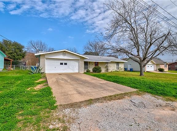 2nd image of 1209 Ash Dr