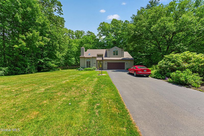 2nd image of 15 Arbor Lane