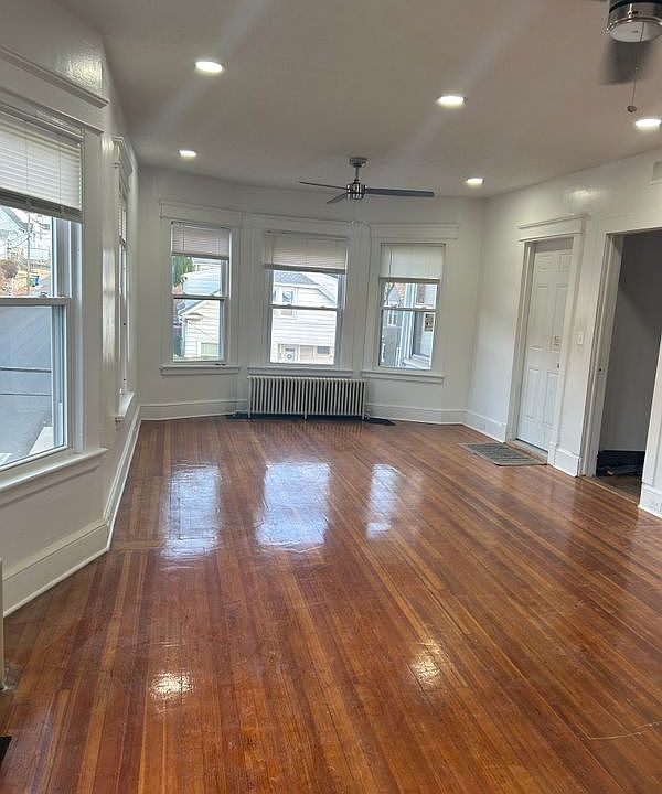 1st image of 214 Oak St #3