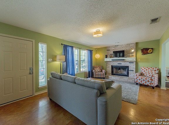 3rd image of 11622 Old Hills Ln