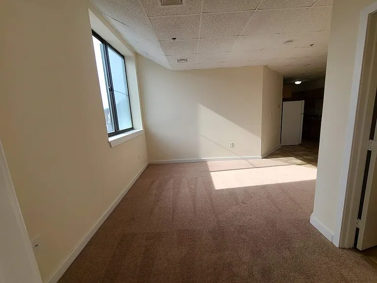 Fallview Apartments — Photo 15