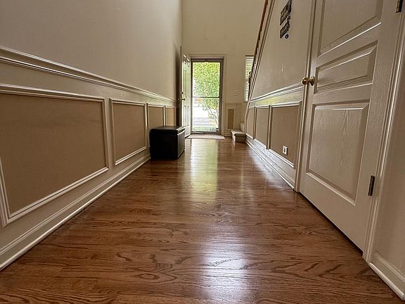2nd image of 2817 Peachtree Cir