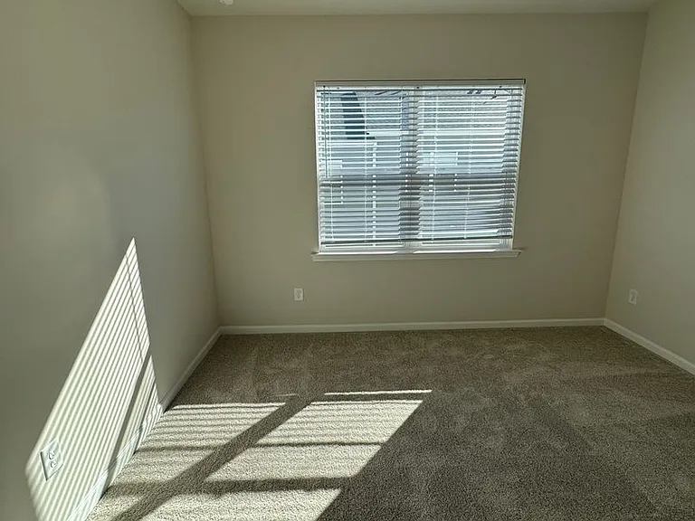 8911 Nettleton Ave — Photo 29