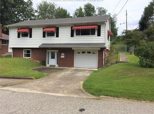 812 Wisteria Dr, South Charleston, WV 25309