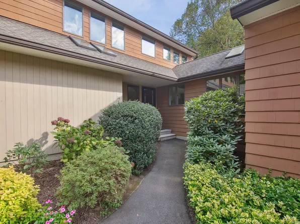 14 Chambord Park #14, Bloomfield, CT 06002