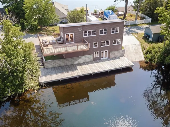 13 S Point Rd, Webster, MA 01570