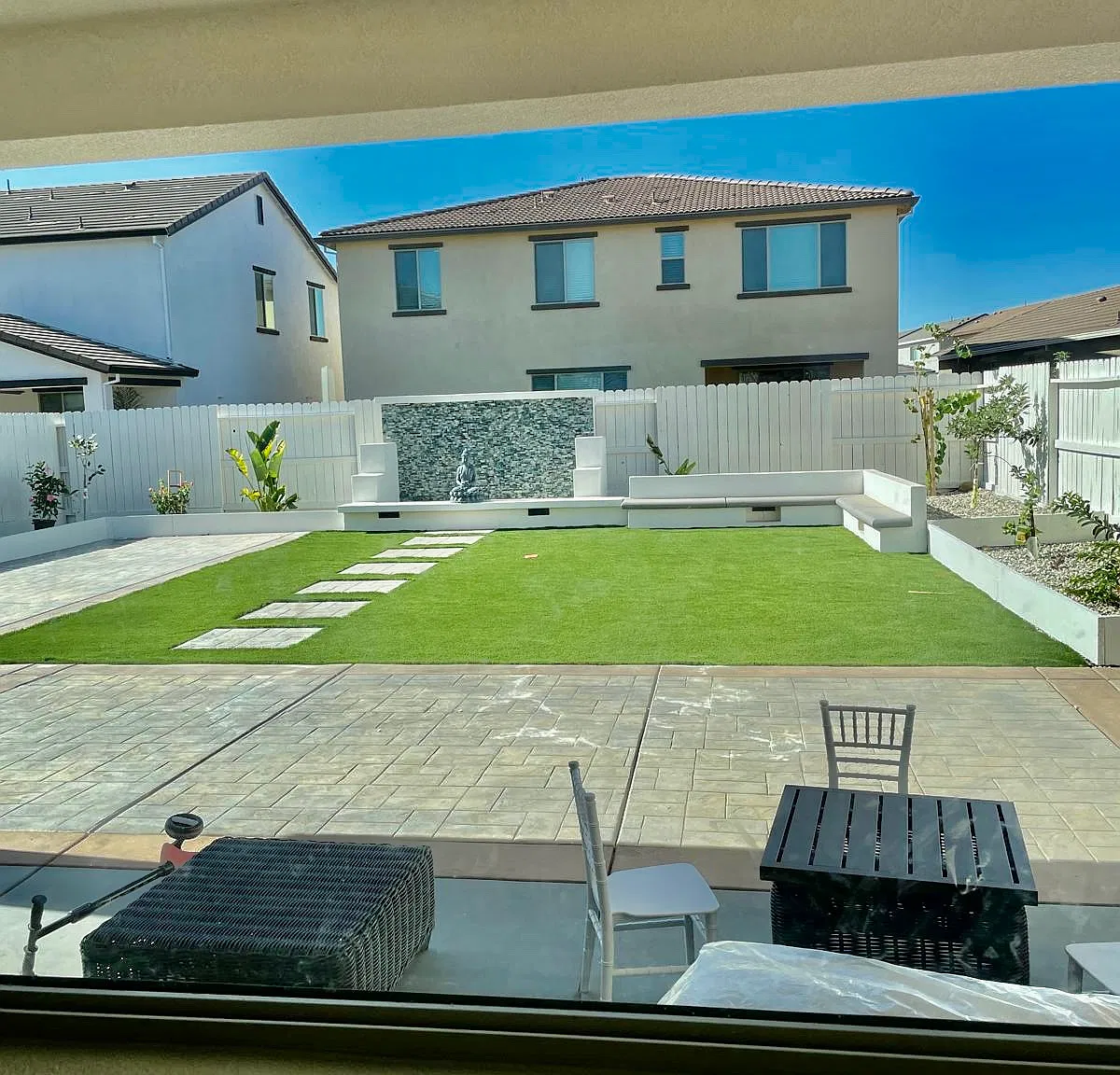 4 bed, 2365 sqft, $3,290 — Photo 2