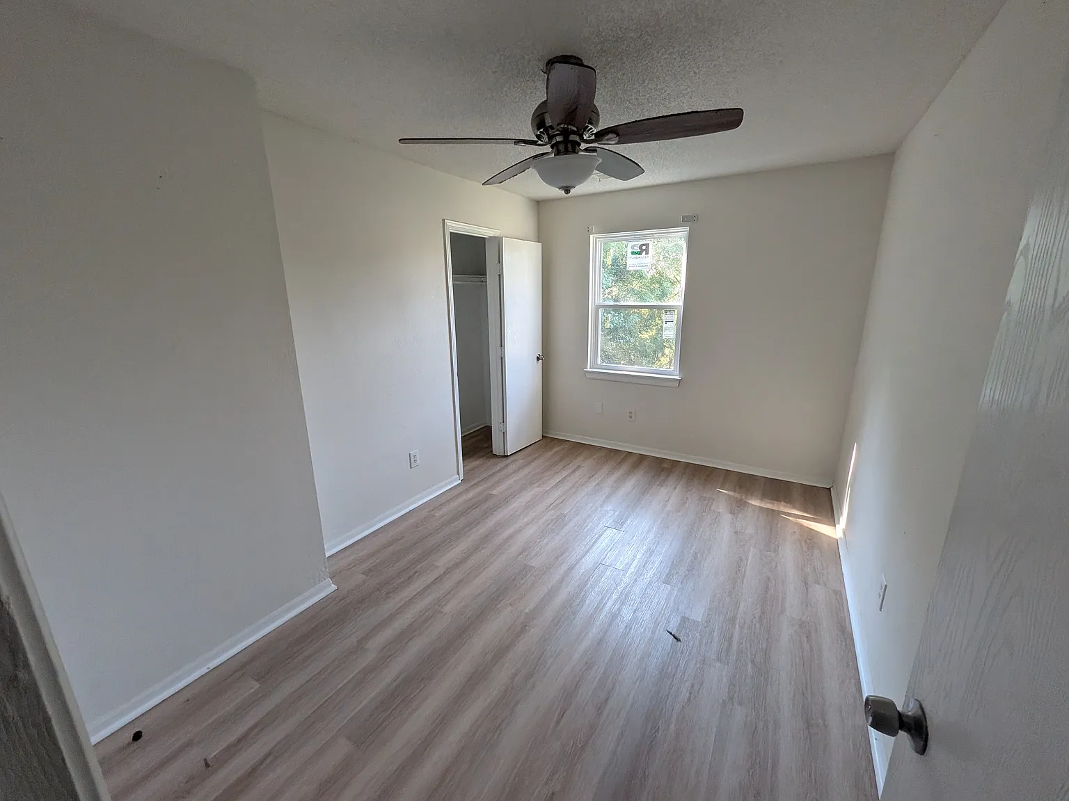 1201 SE 8th St — Photo 3