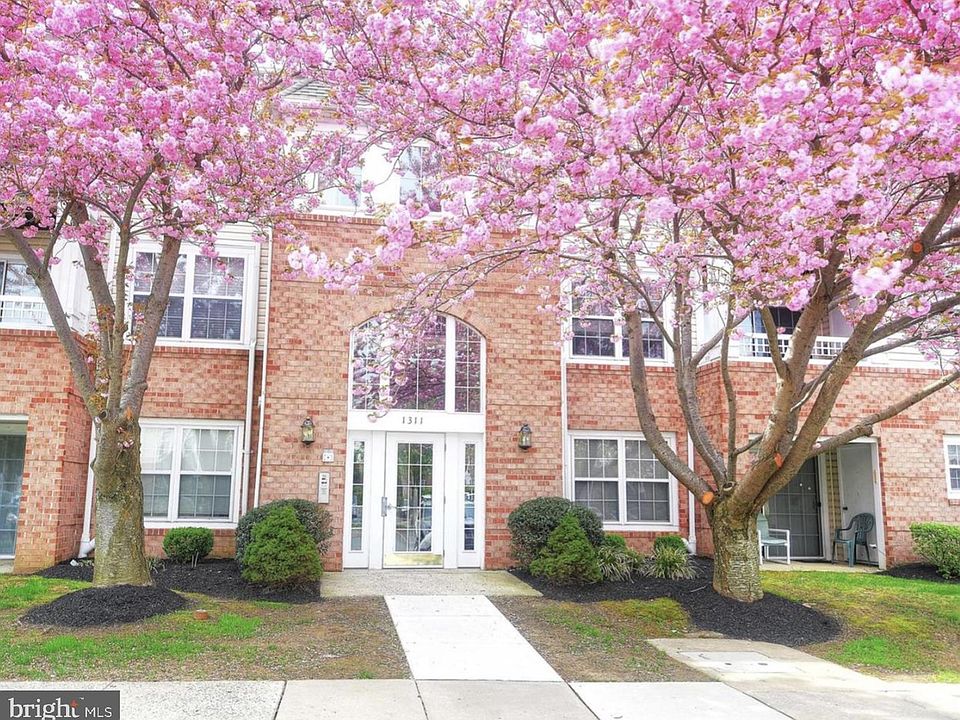 1st image of 1311 E Sheridan Pl #107