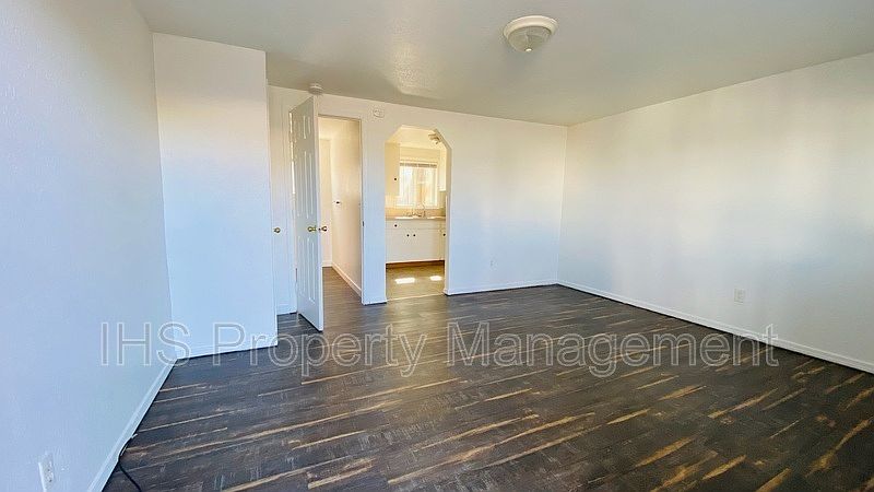 1st image of 4335 Fallon Dr #15