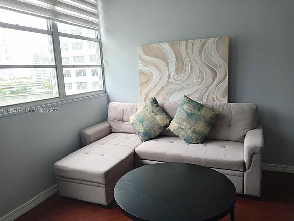 4th image of 825 Brickell Bay Dr APT 747