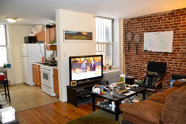 Rented by Oak Tree LLC | media 34
