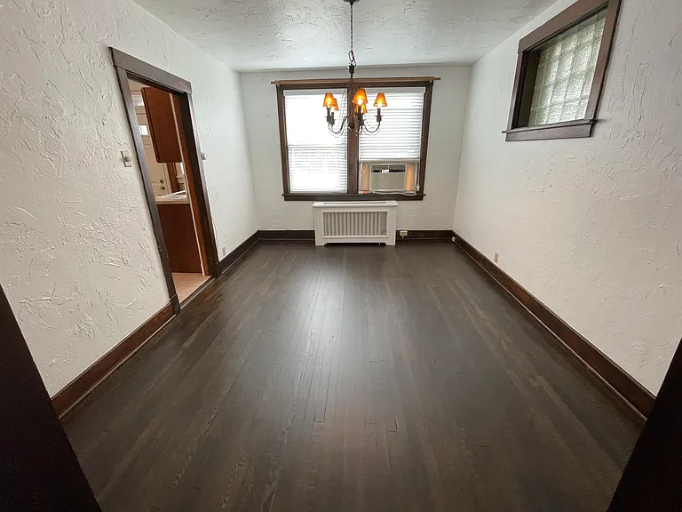 511 S Graham St — Photo 12