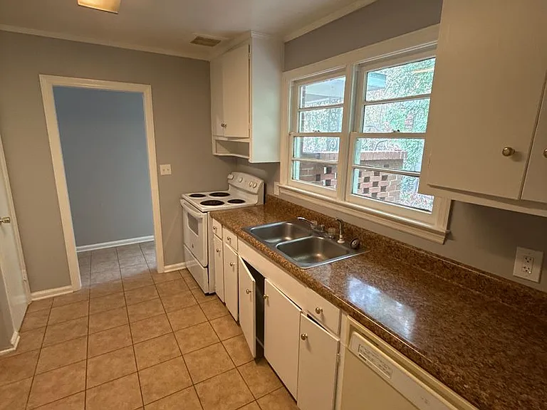 2871-2873 Audubon Cir — Photo 9
