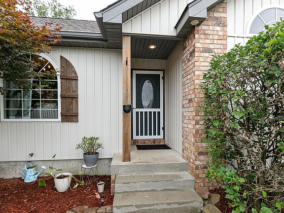 3rd image of 230 W Abbi Lane