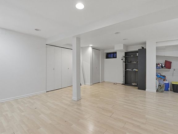 4th image of 3716 N Wayne Ave #G