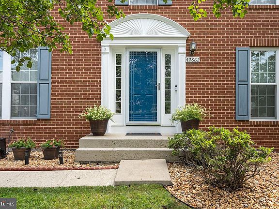 4th image of 42862 Churchill Downs Dr