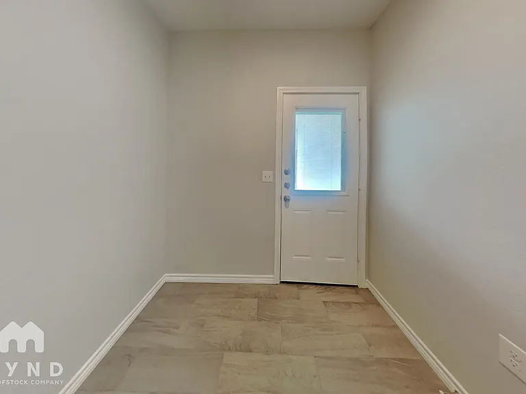 16855 Balmoral — Photo 5